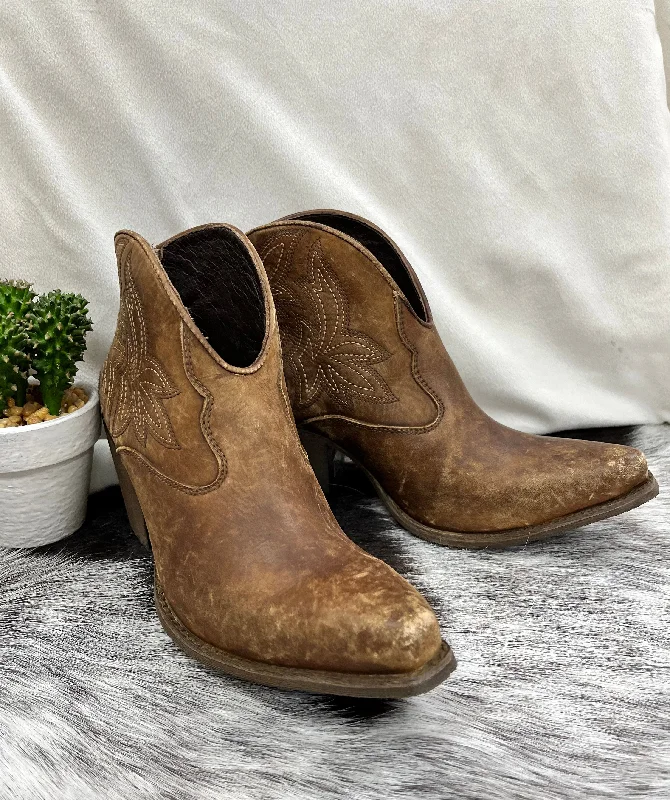 women's ankle boots with floral designAriat Women's Layla Western Distressed Brown Short Ankle Bootie 10042587 women's ankle boots with floral designAriat Women's Layla Western Distressed Brown Short Ankle Bootie 10042587