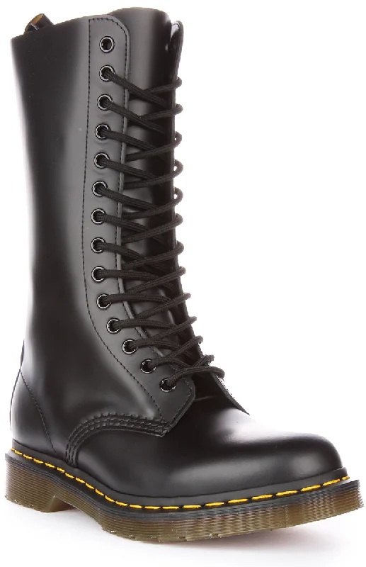 women's ankle boots for fashion-forwardDr Martens 1914 In Black Boots