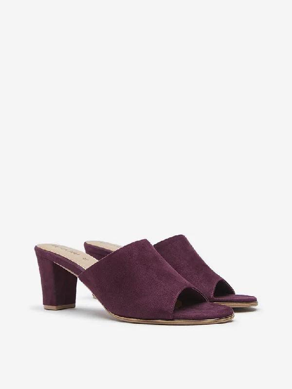 Women's Velvet Heeled Sandals with Kitten Heel in Burgundy for a Sophisticated and Elegant Evening LookLUNA BLU Wine Suede Block Heel Sandals Women's Velvet Heeled Sandals with Kitten Heel in Burgundy for a Sophisticated and Elegant Evening LookLUNA BLU Wine Suede Block Heel Sandals