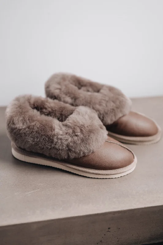 Women's Slippers with a Quilted Pattern in Gray for Added Style Women's Sheepskin Slippers | RUBY Women's Slippers with a Quilted Pattern in Gray for Added Style Women's Sheepskin Slippers | RUBY