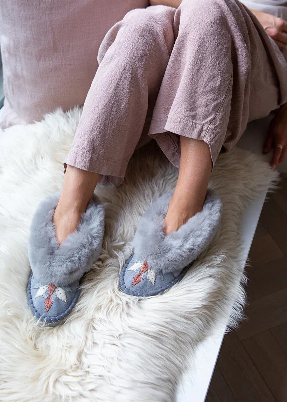 Women's Moccasin - Style Slippers with Fringe Detail in Brown for a Rustic Look Women's Sheepskin Slippers – Aphrodite Light Women's Moccasin - Style Slippers with Fringe Detail in Brown for a Rustic Look Women's Sheepskin Slippers – Aphrodite Light