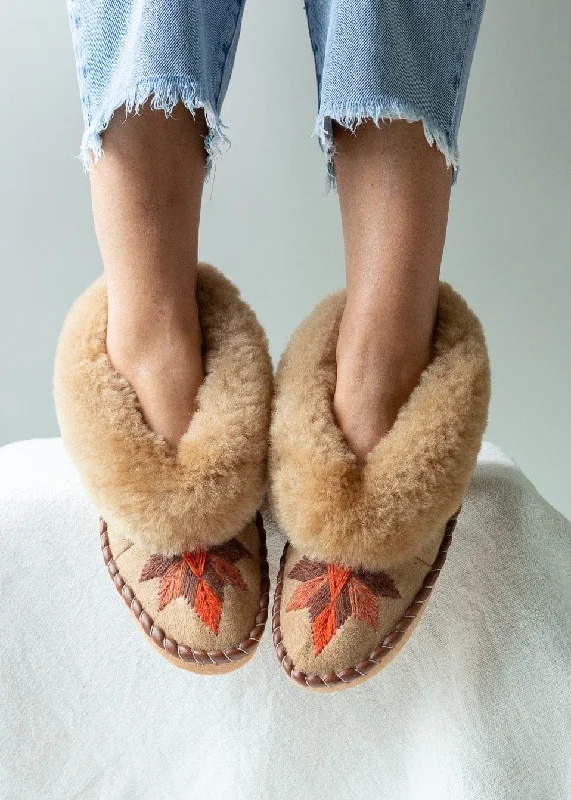 Women's Leather Slippers with a Hand - Stitched Design in Burgundy for Durability Women's Sheepskin Slippers – Sedona Women's Leather Slippers with a Hand - Stitched Design in Burgundy for Durability Women's Sheepskin Slippers – Sedona