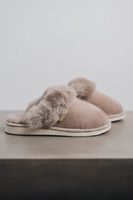 Women's Shearling Lined Slippers with a Fleece Upper in Tan for Ultimate Warmth Women's Sheepskin Mule Slippers | GWEN Women's Shearling Lined Slippers with a Fleece Upper in Tan for Ultimate Warmth Women's Sheepskin Mule Slippers | GWEN