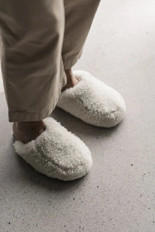 Women's Gel - Cushioned Slippers with a Soft Sole in Blue for All - Day Comfort JENNY Shepherd Women's Sheepskin Slip On Slippers with Sole Women's Gel - Cushioned Slippers with a Soft Sole in Blue for All - Day Comfort JENNY Shepherd Women's Sheepskin Slip On Slippers with Sole