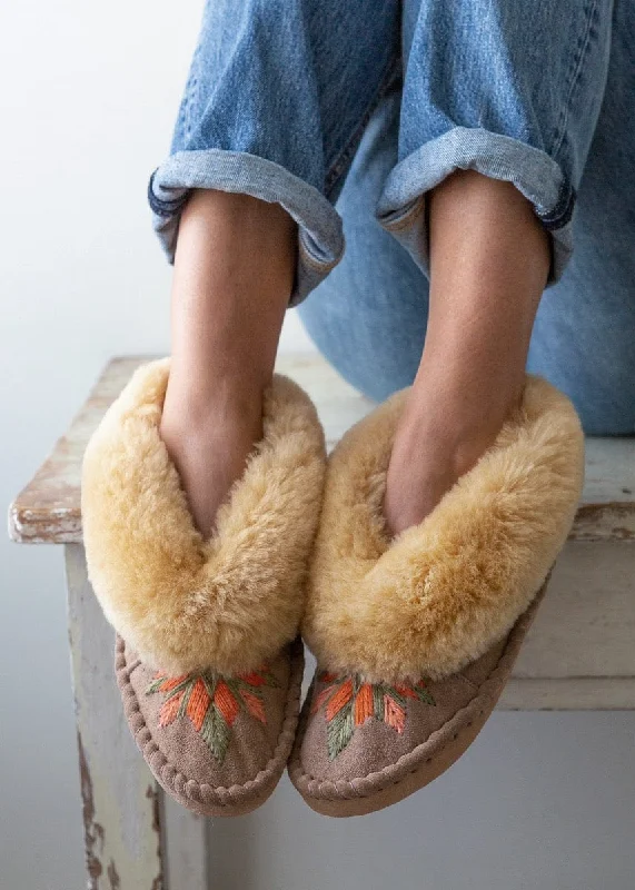 Women's Slippers with a Built - in Heel in Black for a Slightly Elevated Look Women's Sheepskin Slippers – Lotus Women's Slippers with a Built - in Heel in Black for a Slightly Elevated Look Women's Sheepskin Slippers – Lotus