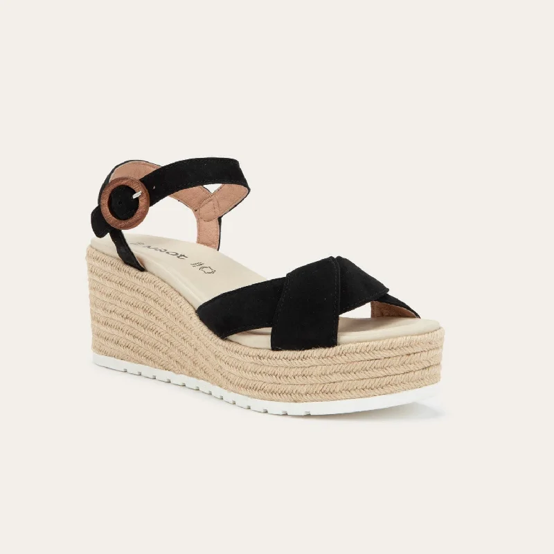 Women's casual shoes with buckles for a classic touch NAOT MARBELLA - BLACK