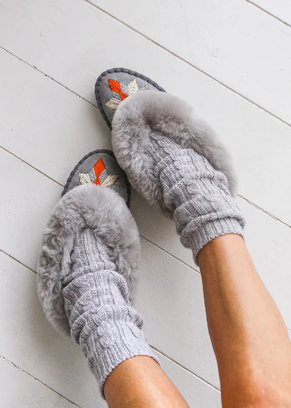 Women's Backless Slippers with a Furry Trim in Light Pink for a Cute and Casual Look Women's Sheepskin Slippers – Aperol Light Women's Backless Slippers with a Furry Trim in Light Pink for a Cute and Casual Look Women's Sheepskin Slippers – Aperol Light