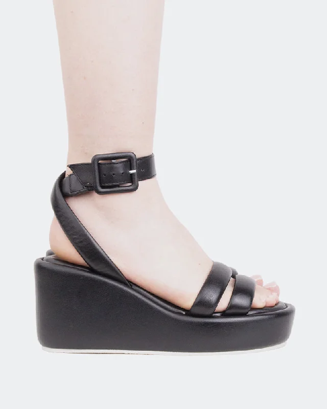 Sustainable Women's Recycled Material Sandals in Beige for Eco - Conscious ShoppersGeralda Black Leather