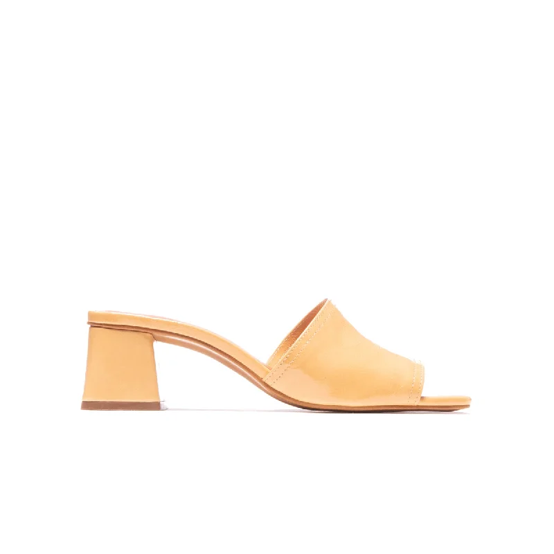 Women's Ankle - Strap Sandals with a Block Heel in Red for a Sophisticated StyleKenya Nude Leather