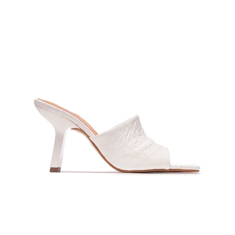 Women's Sandals with a Wedge Heel and a Tassel Detail in Orange for a Trendy LookMojito White Croco Women's Sandals with a Wedge Heel and a Tassel Detail in Orange for a Trendy LookMojito White Croco