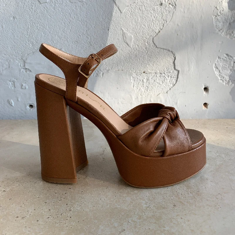 Lightweight Women's Mesh - Paneled Sandals in Yellow for BreathabilityUnisa Venza Saddle Tan